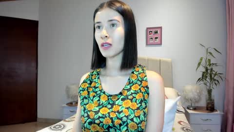 Snapshot of macarena_vallejo_ chatting on 01-14-25, 01:58 Macarena online show from 01-14-25, 01:58