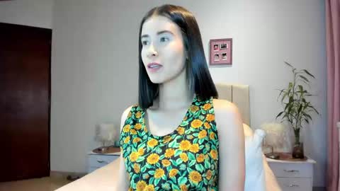 Snapshot of macarena_vallejo_ chatting on 02-18-25, 01:54 Macarena online show from 02-18-25, 01:54