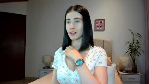 Snapshot of macarena_vallejo_ chatting on 02-25-25, 01:52 Macarena online show from 02-25-25, 01:52