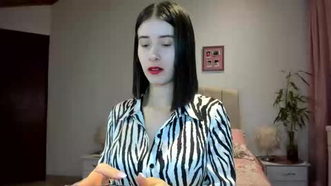 Snapshot of macarena_vallejo_ chatting on 09-25-25, 03:43 Macarena online show from 09-25-25, 03:43