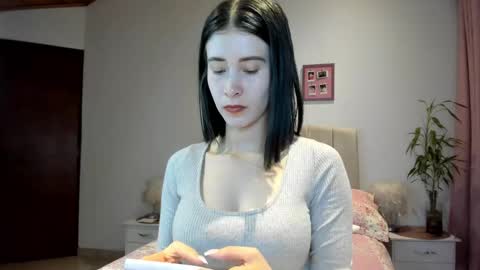 Snapshot of macarena_vallejo_ chatting on 10-01-25, 03:34 Macarena online show from 10-01-25, 03:34