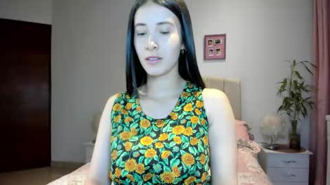 Snapshot of macarena_vallejo_ chatting on 10-30-25, 03:30 Macarena online show from 10-30-25, 03:30