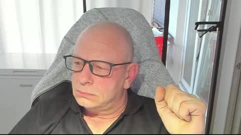 Andy online show from 04-06-26, 06:09