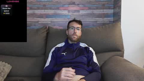 Snapshot of machohiberiko chatting on 10-30-25, 05:46 Jota online show from 10-30-25, 05:46