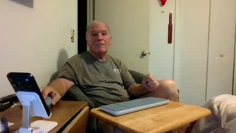 Snapshot of mackdocc001 chatting on 06-18-26, 01:15 mackdocc001 online show from 06-18-26, 01:15