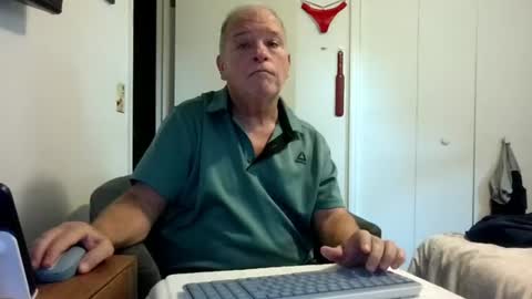 Snapshot of mackdocc001 chatting on 07-15-26, 05:18 mackdocc001 online show from 07-15-26, 05:18