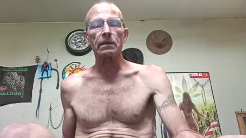 Snapshot of mackdog1369 chatting on 05-05-26, 01:19 mackdog1369 online show from 05-05-26, 01:19