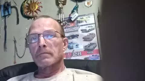 Snapshot of mackdog1369 chatting on 05-11-26, 07:47 mackdog1369 online show from 05-11-26, 07:47