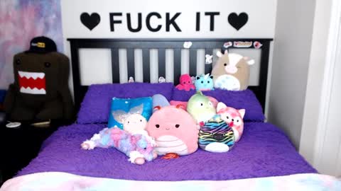 Mackenzie Wolfe online show from 09-25-25, 05:22