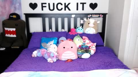 Mackenzie Wolfe online show from 10-12-25, 03:05