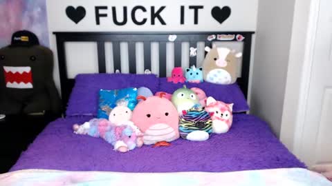 Mackenzie Wolfe online show from 10-20-25, 03:40