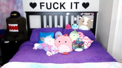 Mackenzie Wolfe online show from 12-20-25, 05:58