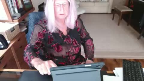 Snapshot of maclan7 chatting on 05-18-26, 02:01 Deanne online show from 05-18-26, 02:01
