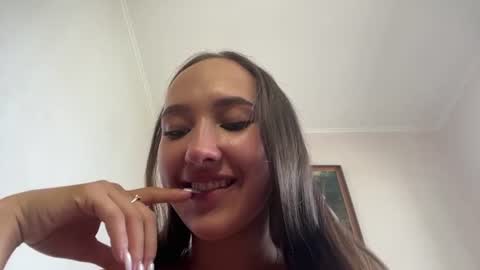 Snapshot of madalyneaks chatting on 07-14-26, 10:21 Lilo online show from 07-14-26, 10:21