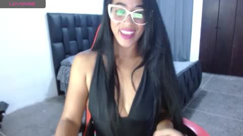 Snapshot of madam_klauss chatting on 10-21-25, 06:14 EMILY online show from 10-21-25, 06:14