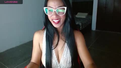 Snapshot of madam_klauss chatting on 10-30-25, 06:15 EMILY online show from 10-30-25, 06:15