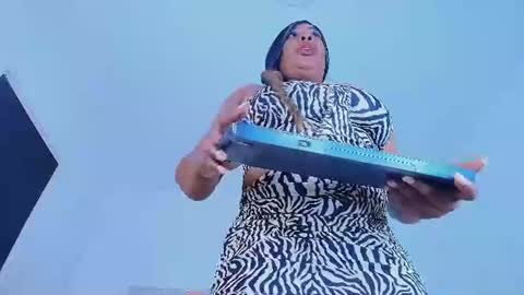 Snapshot of madame_ebony chatting on 07-17-26, 12:01 Gabriela - Madameebony online show from 07-17-26, 12:01