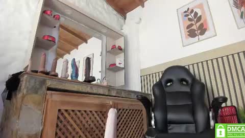 Snapshot of madame_ibby chatting on 06-18-26, 11:47 madame ibby online show from 06-18-26, 11:47