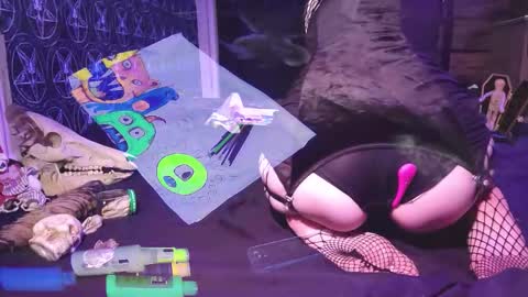 Snapshot of madame_lucifer chatting on 10-25-25, 09:39 Madame Lucifer online show from 10-25-25, 09:39