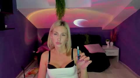 Evelyn online show from 09-29-25, 06:18