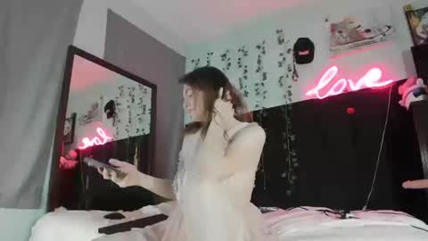 Snapshot of maddi_avalon chatting on 10-18-25, 02:58 Maddi Avalon online show from 10-18-25, 02:58