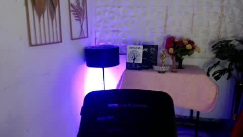 Snapshot of maddie_24xx chatting on 06-18-26, 09:14 maddie_24xx online show from 06-18-26, 09:14