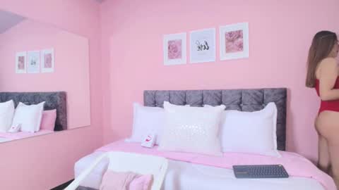 Snapshot of maddie_beauty chatting on 10-15-25, 06:52 Maddie online show from 10-15-25, 06:52