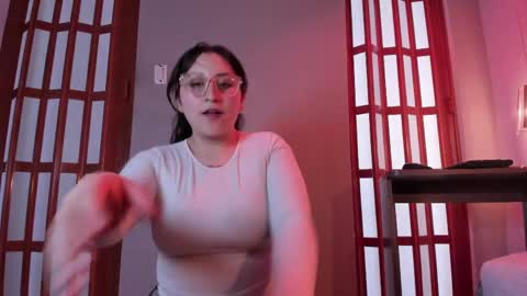 Snapshot of maddie_lesyouxxx chatting on 05-26-26, 01:07 Madie online show from 05-26-26, 01:07