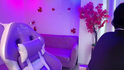 Snapshot of maddie_t18 chatting on 02-25-26, 11:09 maddie_t18 online show from 02-25-26, 11:09