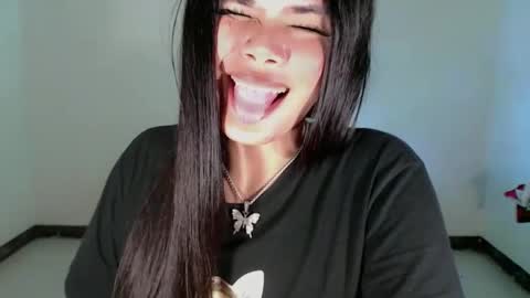 Snapshot of maddiejackson chatting on 02-11-25, 03:40 Im ZY DONT FORGET TO FOLLOW ME - online show from 02-11-25, 03:40