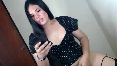 Snapshot of maddiejackson chatting on 04-10-26, 03:45 Im ZY DONT FORGET TO FOLLOW ME - online show from 04-10-26, 03:45