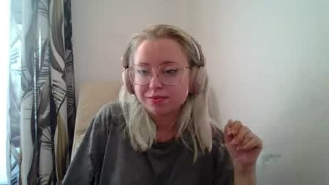 Snapshot of maddiesexygirl chatting on 08-07-26, 05:26 Maddie online show from 08-07-26, 05:26
