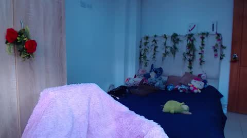 maddiie and clyde online show from 12-17-25, 01:06