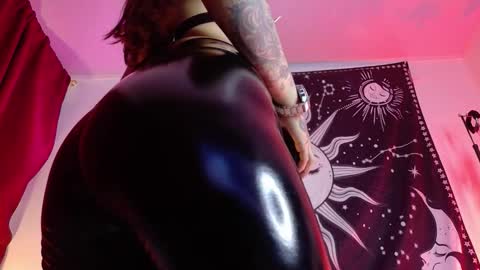 Snapshot of maddilust chatting on 02-14-26, 08:38 Miss Lust online show from 02-14-26, 08:38