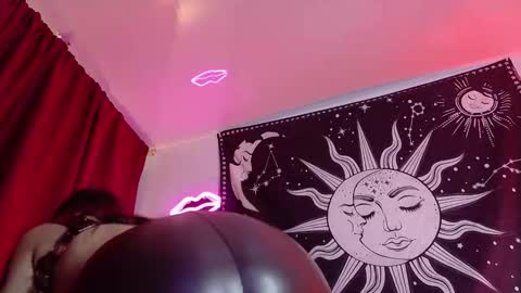 Snapshot of maddilust chatting on 02-22-26, 02:04 Miss Lust online show from 02-22-26, 02:04