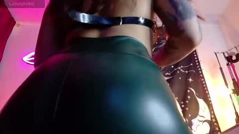 Snapshot of maddilust chatting on 02-25-26, 03:32 Miss Lust online show from 02-25-26, 03:32