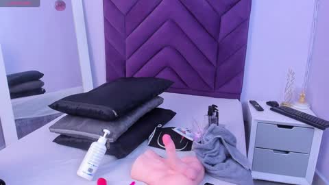 maddyjohnsonn online show from 02-07-25, 03:55