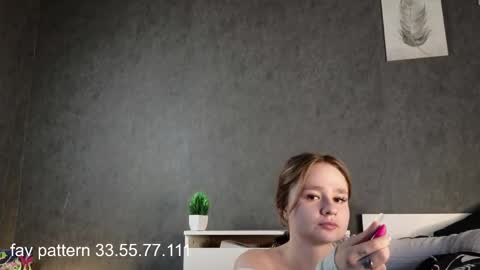 Snapshot of maddysilk chatting on 06-07-26, 01:10 Maddy online show from 06-07-26, 01:10