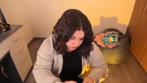 madelaine_taylor online show from 10-17-25, 04:15