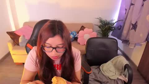 madelaine_taylor online show from 11-22-25, 03:22