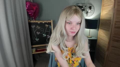 Snapshot of madelaines chatting on 11-15-25, 09:28 madelaines online show from 11-15-25, 09:28