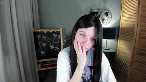 Snapshot of madelaines chatting on 11-18-25, 09:36 madelaines online show from 11-18-25, 09:36