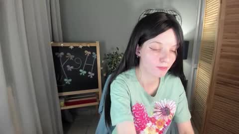 Snapshot of madelaines chatting on 11-26-25, 09:21 madelaines online show from 11-26-25, 09:21