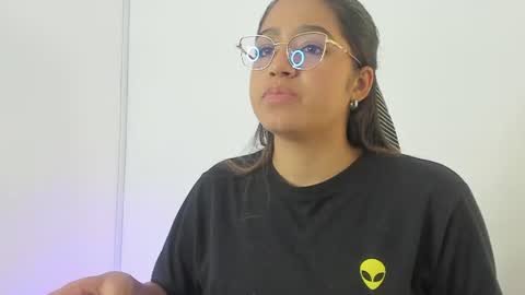 Snapshot of madelayn_torres chatting on 06-13-26, 11:08 madelayn_torres online show from 06-13-26, 11:08