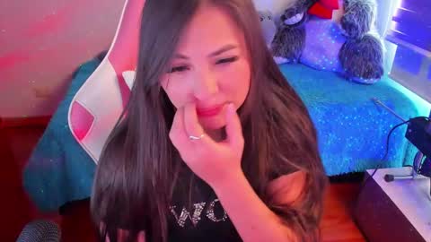 Snapshot of madeleine_shinobi chatting on 03-05-25, 08:32 Emily Only Fans online show from 03-05-25, 08:32