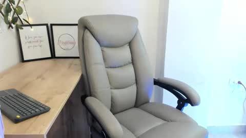 Madeleine  online show from 09-12-25, 01:28