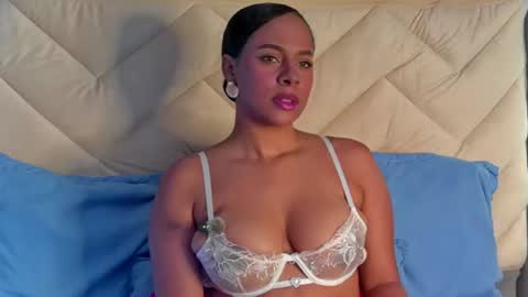 Snapshot of madeleinxxx_ chatting on 07-01-26, 07:02 madeleinxxx_ online show from 07-01-26, 07:02