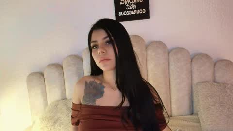 Snapshot of madeline_roux chatting on 04-01-26, 11:55 Madeline online show from 04-01-26, 11:55