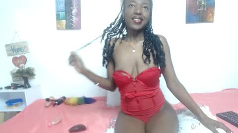 Snapshot of madeline_woods chatting on 10-27-25, 11:36 Madeline online show from 10-27-25, 11:36