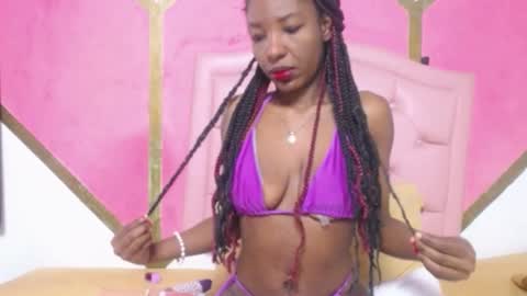 Snapshot of madeline_woods chatting on 11-21-25, 12:15 Madeline online show from 11-21-25, 12:15